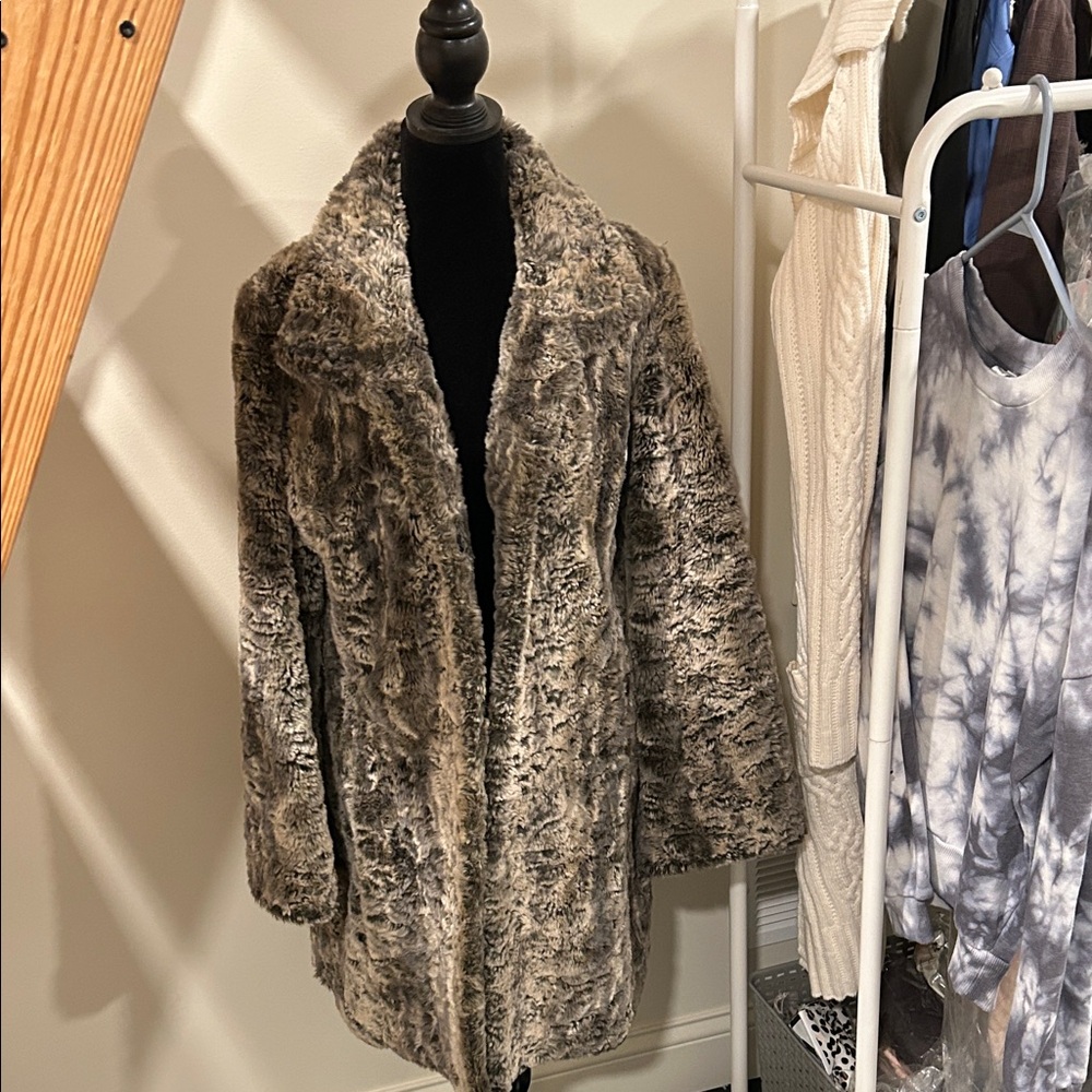 Kristen Blake Textured Faux Fur Teddy Jacket - Gray and Black